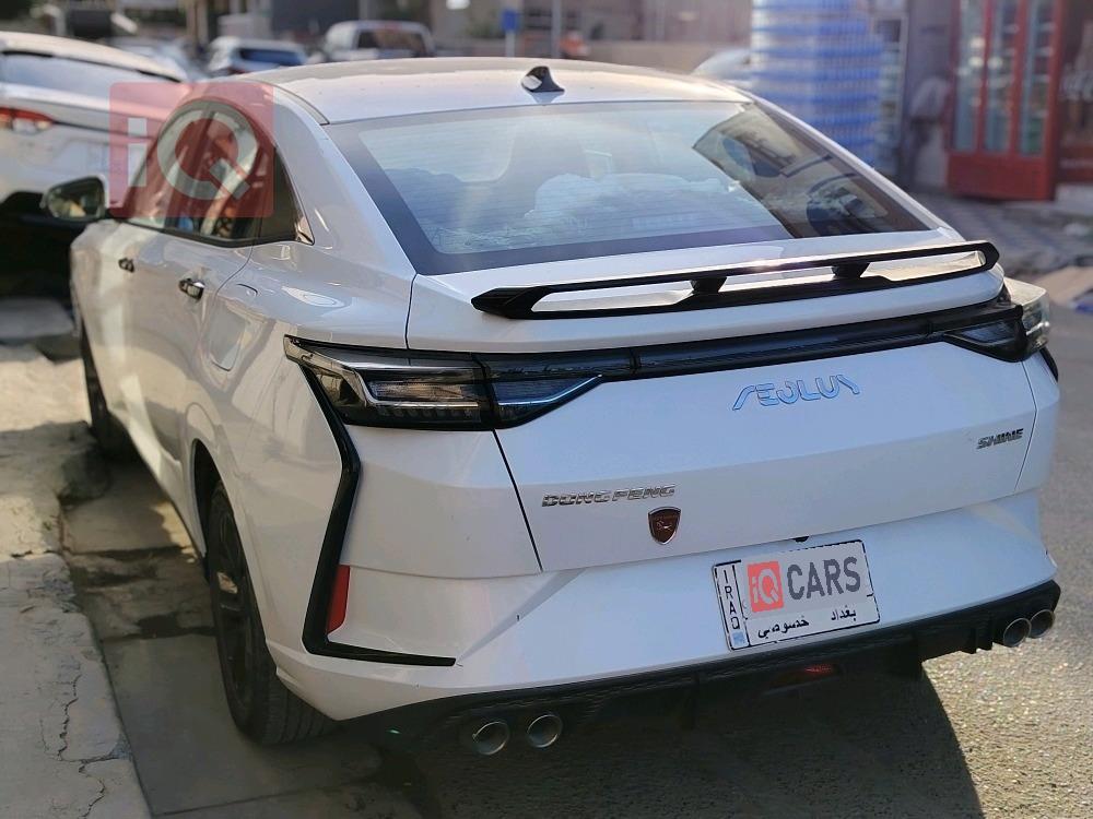 دۆنگ فینگ شاین